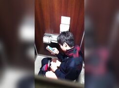 Japanese boys toilet spycum4