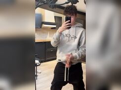 Jerking off and cum on the mirror