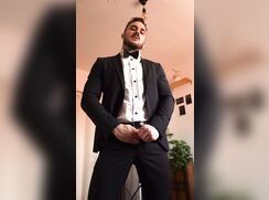 Jerks off in Suit and cums 421