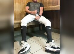 JockDad87 is horned up after a workout in the sauna