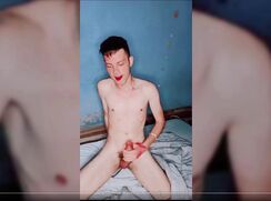 LATINO YOUTUBER MASTURBATING