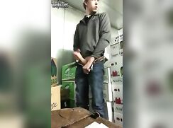 Lunch break wank