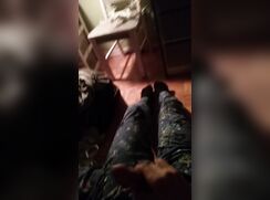Masturbation en pyjama et en chaussettes