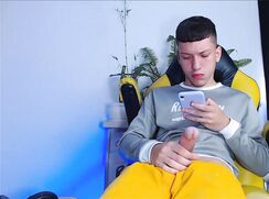 MEDELLIN-BELLO SELFSUCKER / CUMS FREE HAND BOYS PORN