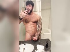 Mirror wank: stud cumming next to the sink