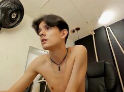 MUF - Tommy Dick Cums 01