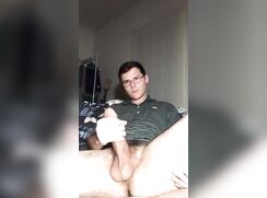 Nerd wanks his big cock