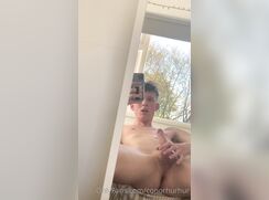 [OF][32] Young Conor wanking and cumshots