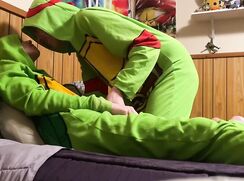 peephole on young boy & his cousin sleepover