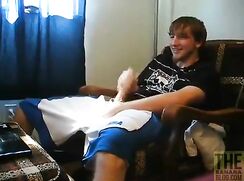 PETER - JERKING OFF IN FRONT OF HIS FRIENDS