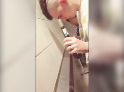 Pissing039