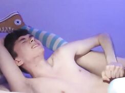 Pretty Young Flexible Boy Wanking On Cam