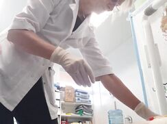 Professional doctor - Changing the catheter