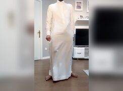 *SAUDI* BULL SHOWS OFF MASSIVE COCK