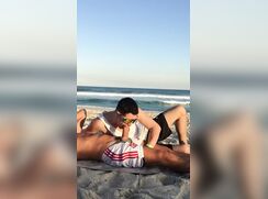 Sexo anal na praia