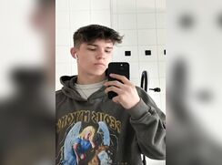 Sexy TikTock Twink Manuel Strip wank cum & pic's