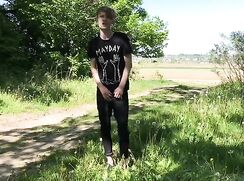 SexyLoud moaning twink cums outside