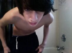 Shower video 18: Dark haired beauty