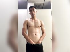 Showing Big Ccok