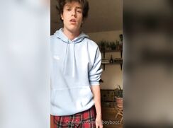 Showing off my big young cock – urboyboots