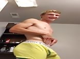 shows off his booty