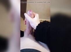 SKINNY TWINK JERKS N CUMS