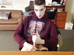 skiny guy wank his long cock on cam