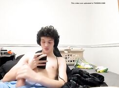 Some horny twink wanking to the Cranberries