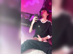 straight camboy cums while sitting