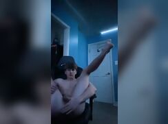 Taylor Fingers that Sweet Hole