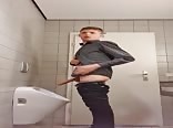 toilet teen gay boys porn - Auf der Toilette^^