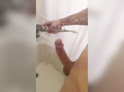 Twink Cums by using Shower Head on it 304