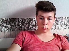 Twink enjoys his wank