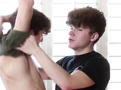 Twinks flipping