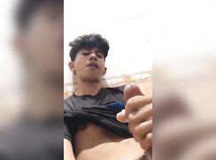 [Twit] [187] Mmmmm feeed me babyyy