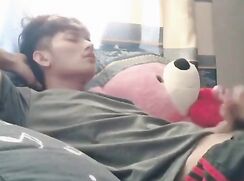 Vietnamese boy is horny as hell and can't hold his cum