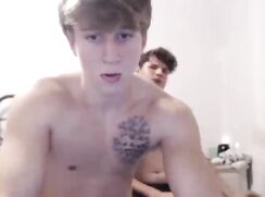 Webcam Bros Play