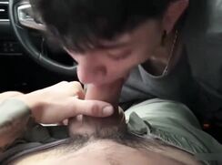 YBF - Cutie give his boyfriend a blowjob in the car ...