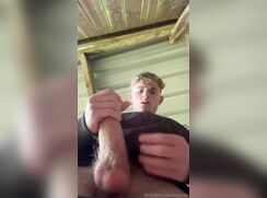 YOUNG BIG DICK JERKING IN PUBLIC