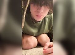 Young twink plays with his hole cam boys porn